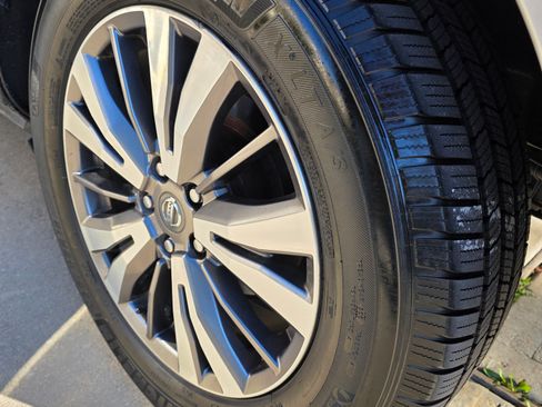 Used 2020 Nissan Pathfinder SL image 16