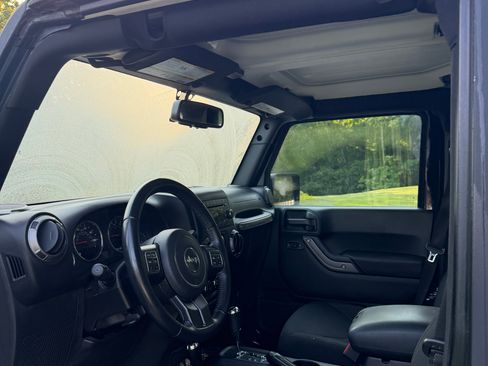 Used 2017 Jeep Wrangler Sport w/ Quick Order Package 24S AWD/4WD image 8