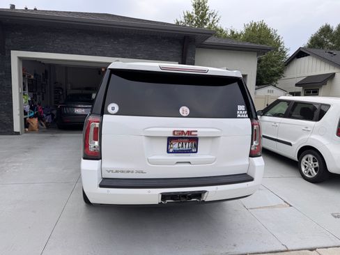 Used 2018 GMC Yukon XL SLT AWD/4WD image 2