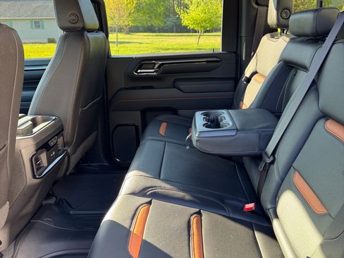 Used 2024 GMC Sierra 2500 AT4 w/ AT4 Premium Plus Package AWD/4WD image 10