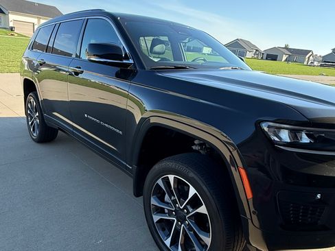 Used 2023 Jeep Grand Cherokee L Overland w/ MOPAR Finishing Package AWD/4WD image 12