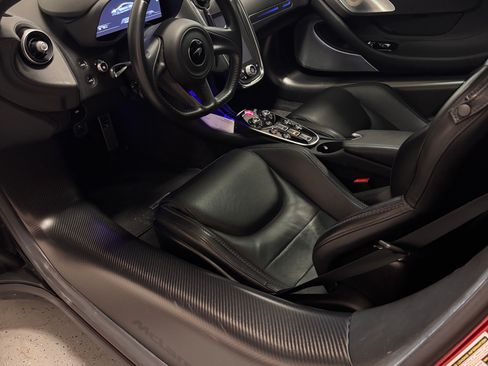 Used 2020 McLaren GT image 10