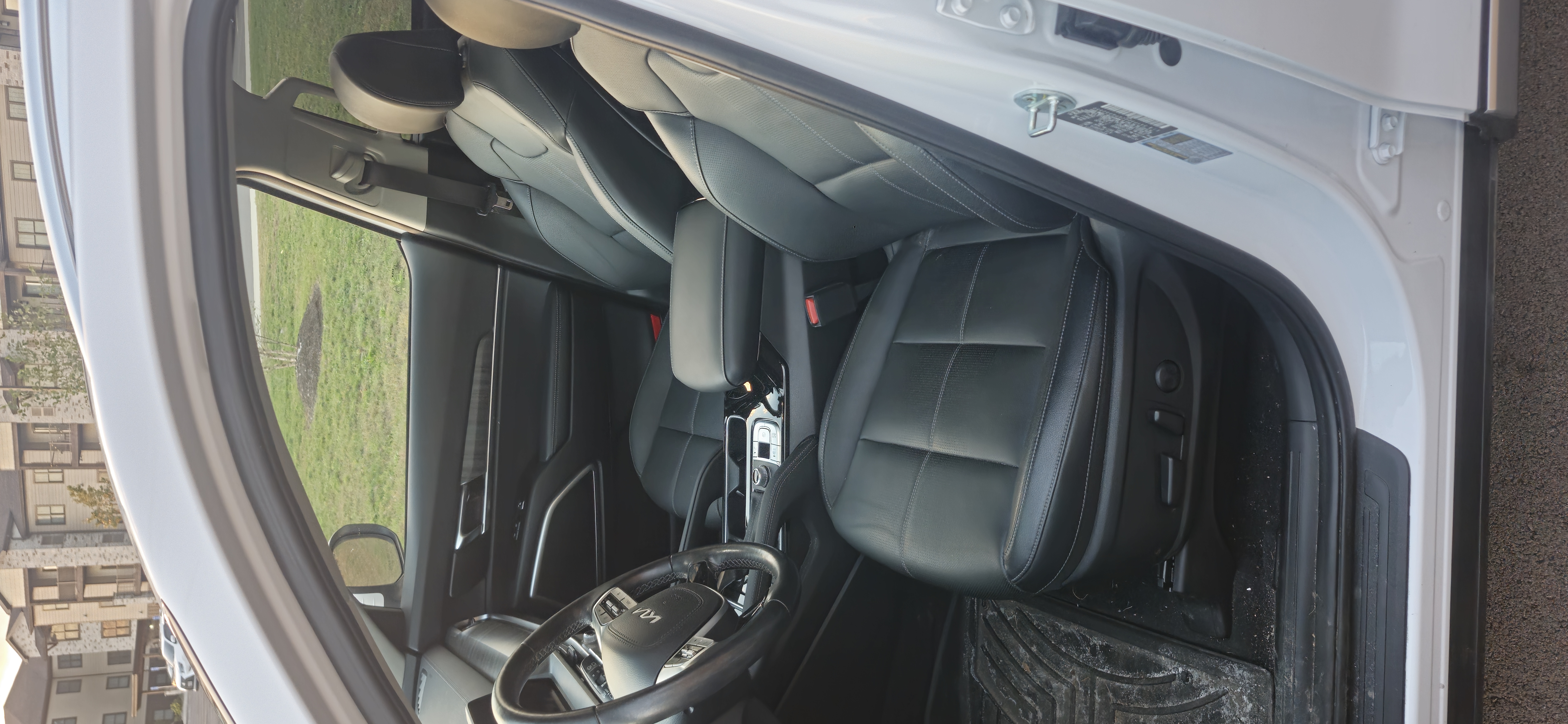 Used 2023 Kia Telluride EX w/ EX Captain's Chair Package AWD/4WD image 9