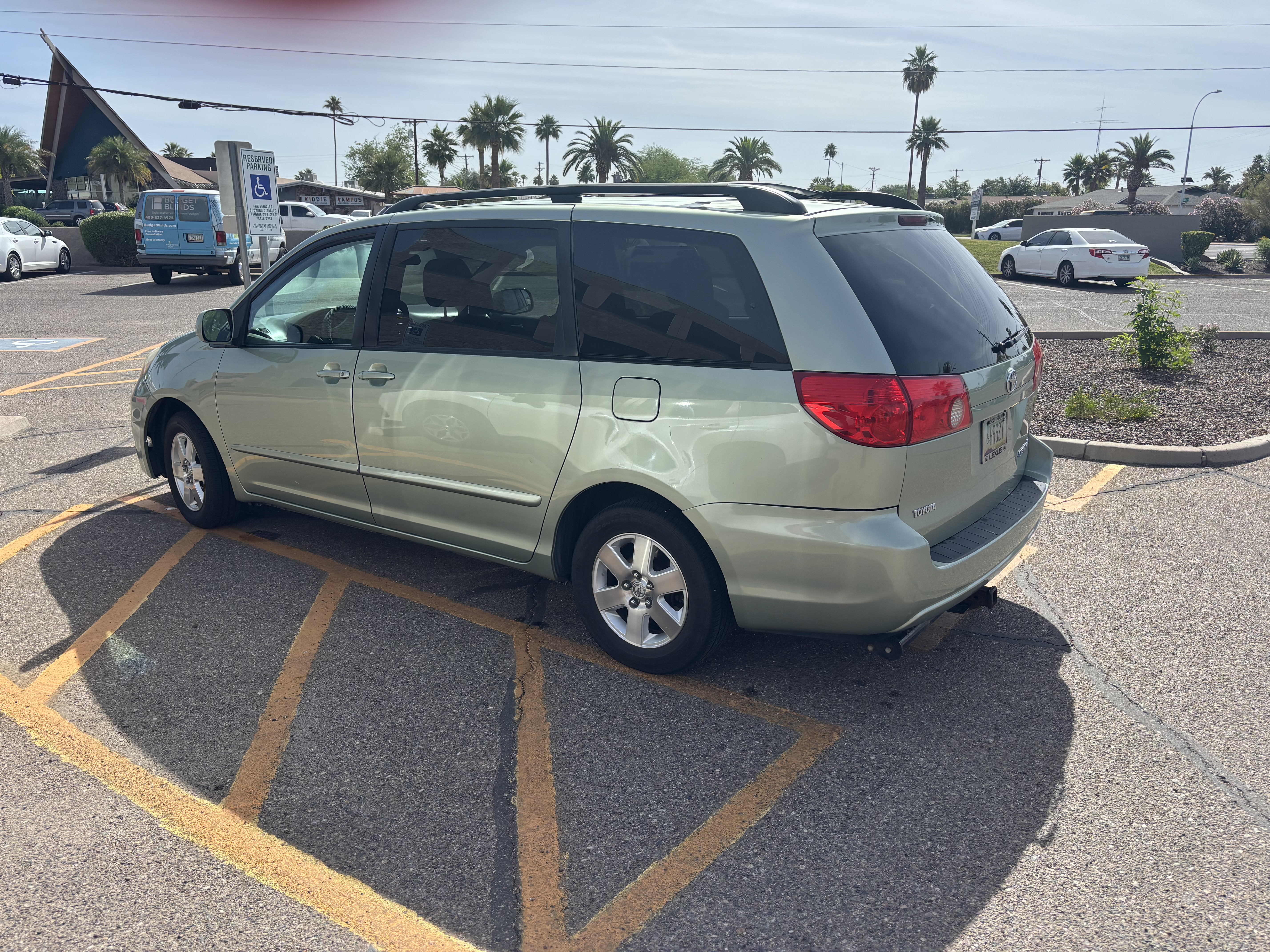 Used 2009 Toyota Sienna FWD image 1