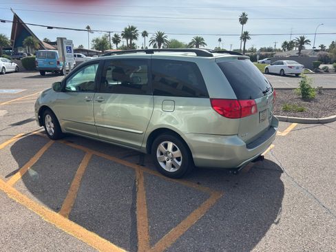 Used 2009 Toyota Sienna FWD image 1