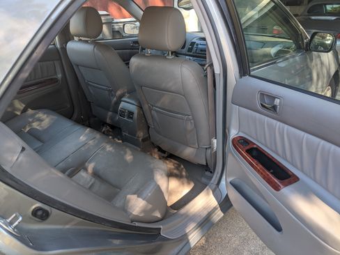 Used 2005 Toyota Camry XLE image 11