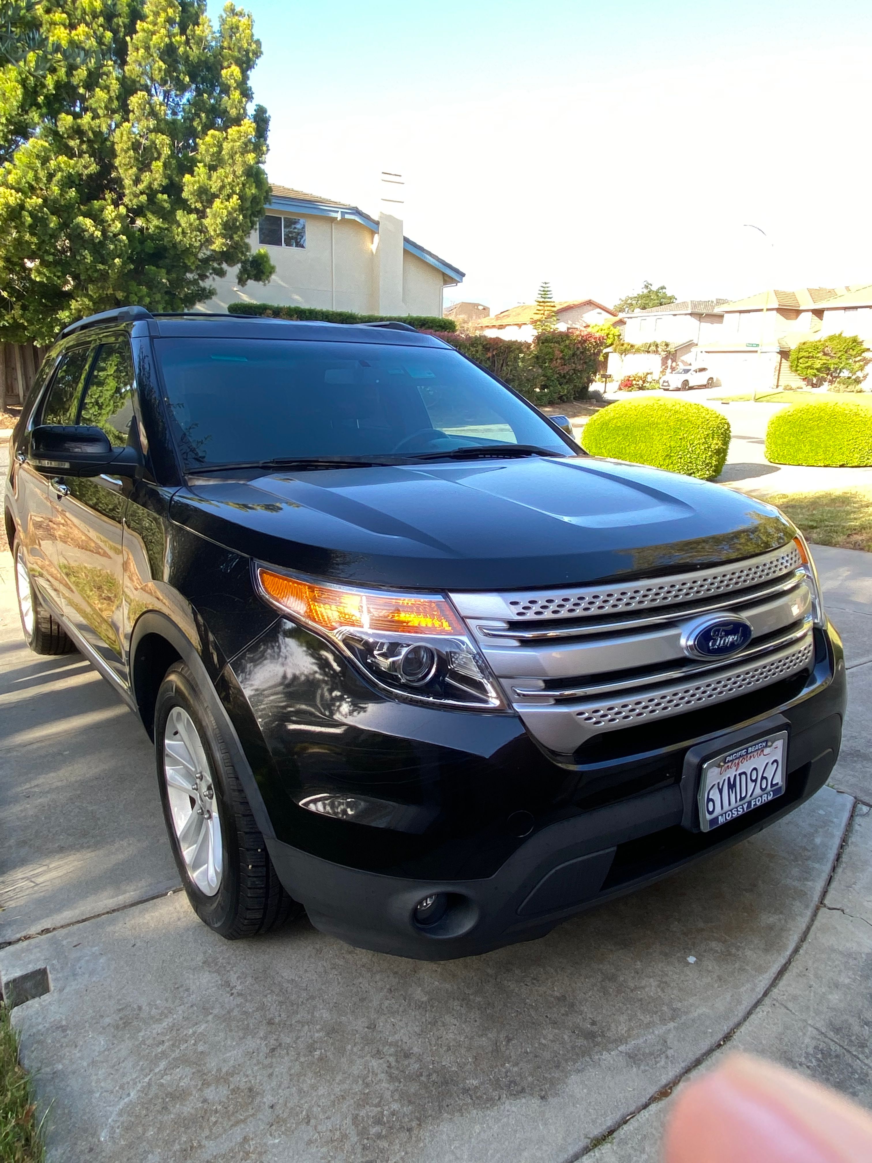 Used 2013 Ford Explorer XLT FWD image 1