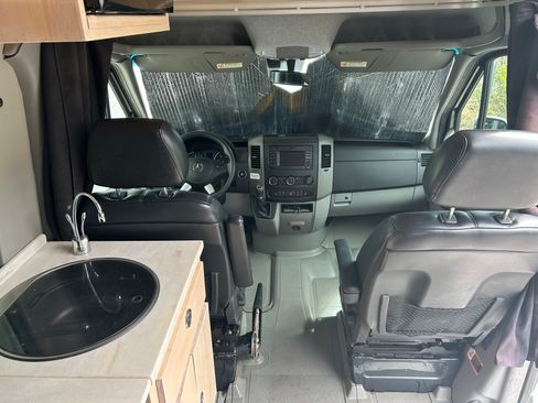 Used 2018 Mercedes-Benz Sprinter 2500 image 22