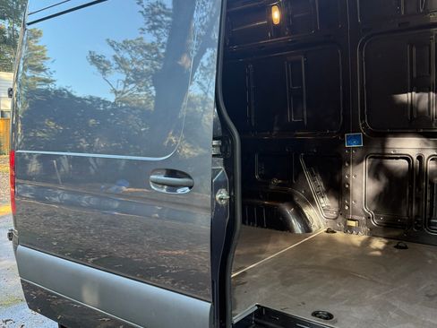 Used 2023 Mercedes-Benz Sprinter 3500 image 17