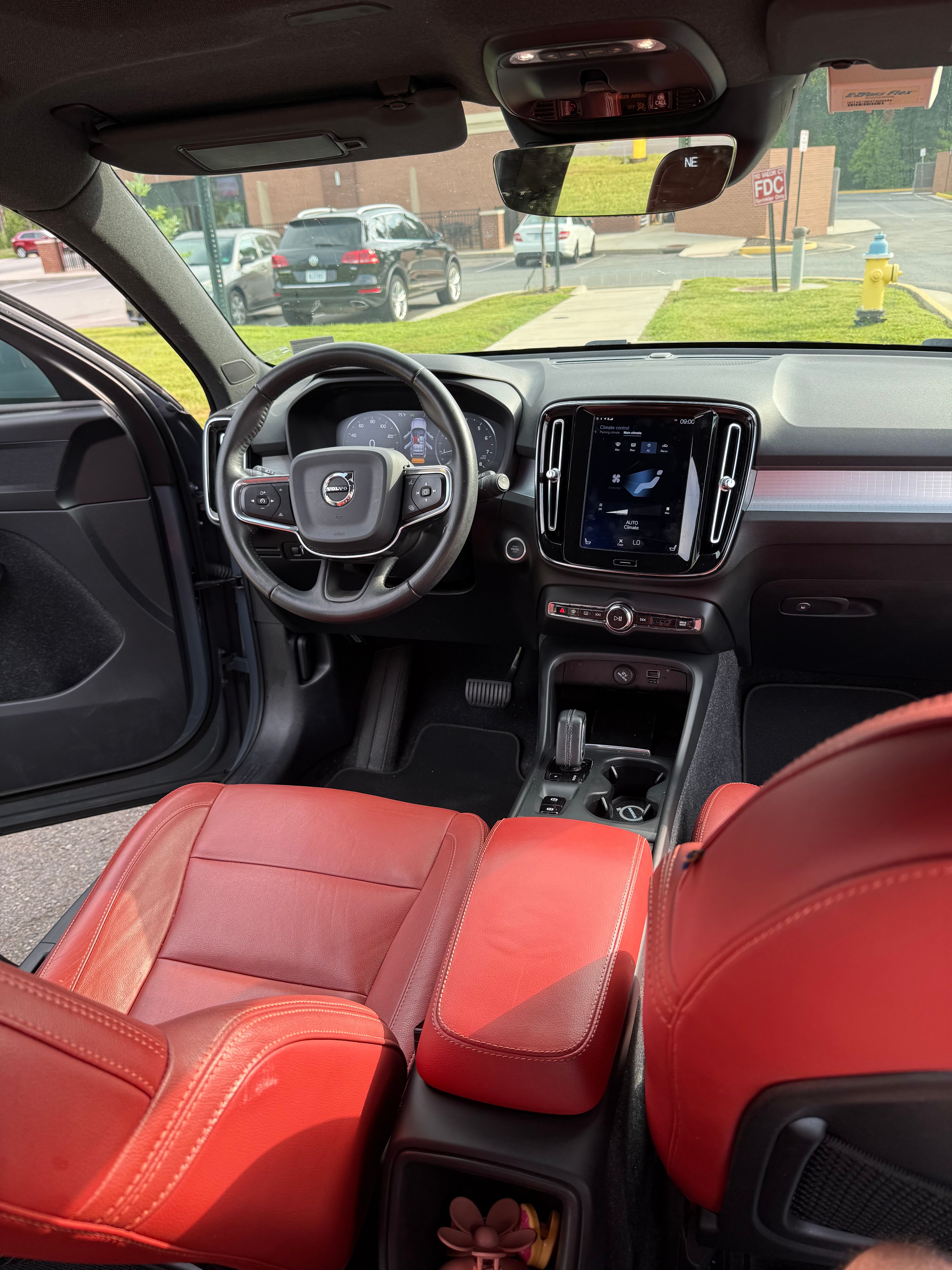 Used 2020 Volvo XC40 T5 Momentum AWD/4WD image 9