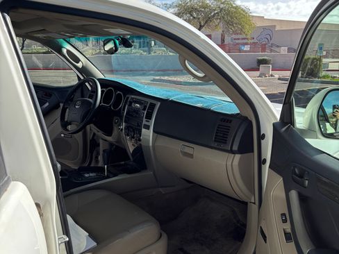 Used 2005 Toyota 4Runner Limited image 19