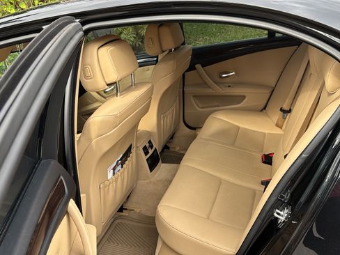 Used 2010 BMW 528i Sedan image 2