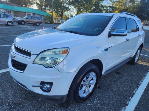 Used 2010 Chevrolet Equinox LT w/ Chrome Appearance Package image 16