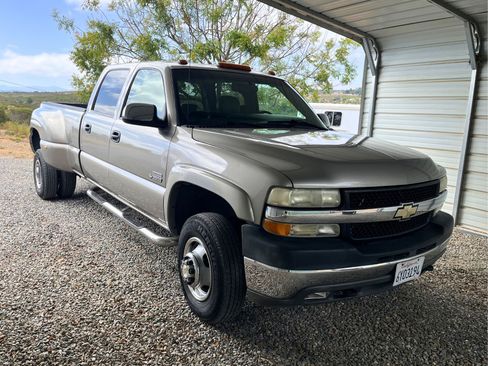 Used 2002 Chevrolet Silverado 3500 LS w/ Electrical Convenience Pkg AWD/4WD image 2