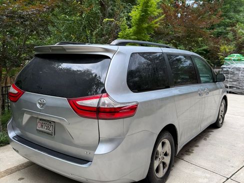 Used 2016 Toyota Sienna LE FWD image 12