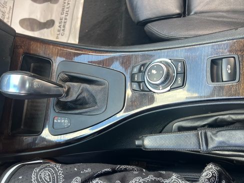 Used 2011 BMW 335i Convertible image 10