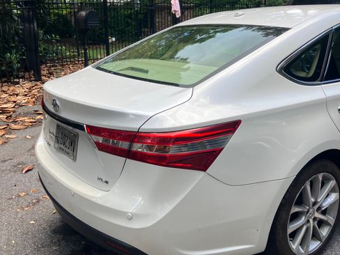 Used 2014 Toyota Avalon XLE Touring FWD image 8