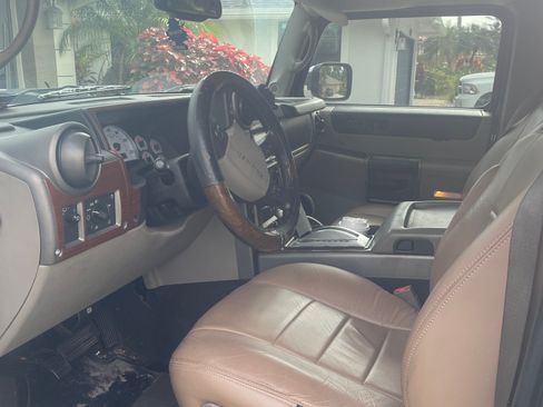 Used 2003 HUMMER H2 w/ Preferred Equipment Group image 6