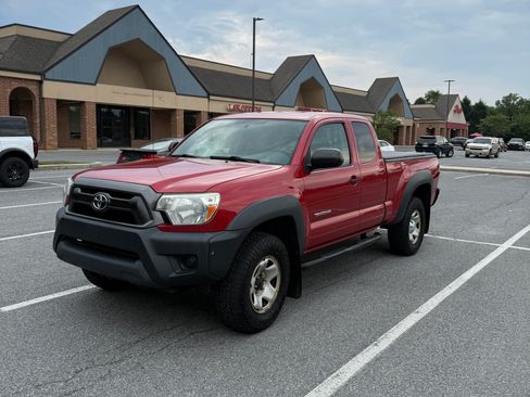 Used 2015 Toyota Tacoma 4x4 Access Cab w/ Convenience Package image 1