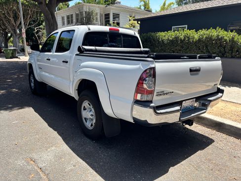 Used 2015 Toyota Tacoma PreRunner w/ SR5 Package RWD image 12