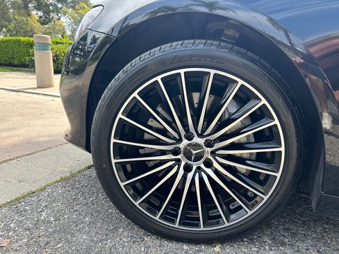 Used 2017 Mercedes-Benz E 400 4MATIC Wagon image 9