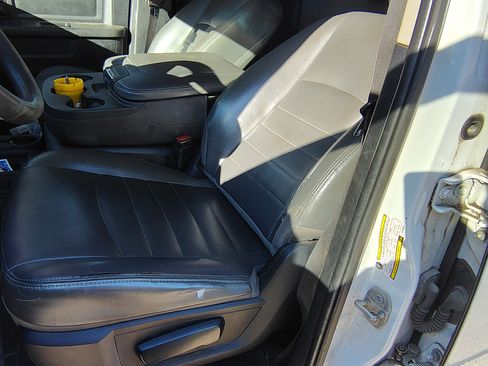 Used 2018 RAM 2500 Tradesman w/ Chrome Appearance Group image 8