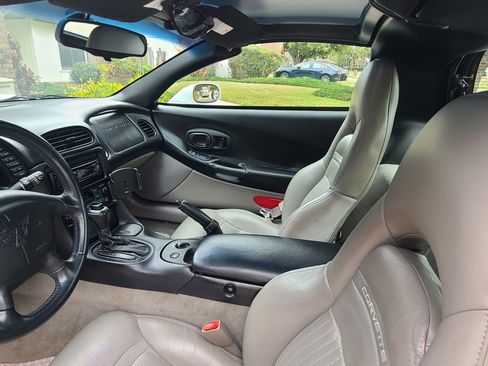 Used 1997 Chevrolet Corvette Coupe w/ Memory Pkg image 11