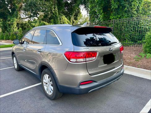 Used 2017 Kia Sorento FWD w/ LX Convenience Package image 5