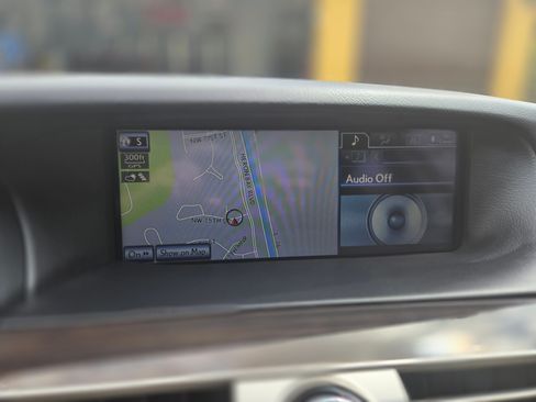 Used 2013 Lexus LS 460 w/ Comfort Pkg image 17