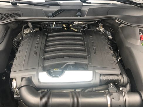 Used 2014 Porsche Cayenne Sport Utility 4D image 13