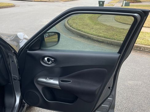 Used 2016 Nissan Juke S image 23