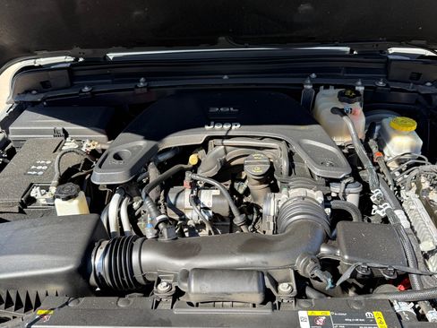 Used 2021 Jeep Wrangler Unlimited Sport image 23