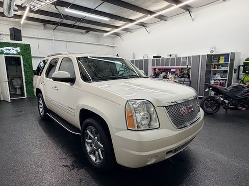 Used 2014 GMC Yukon Denali image 24