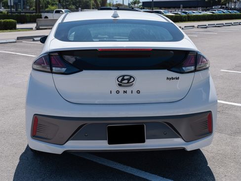 Used 2020 Hyundai Ioniq Limited image 14