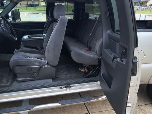 Used 2006 Chevrolet Silverado 2500 LT w/ Skid Plate Package image 16