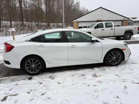 Used 2019 Honda Civic EX image 9