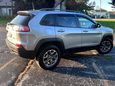 Used 2020 Jeep Cherokee Trailhawk w/ Cold Weather Group AWD/4WD image 2