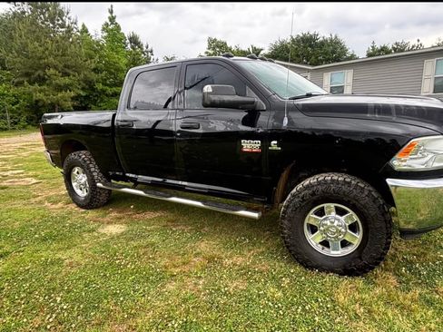 Used 2012 RAM 2500 ST w/ Chrome Appearance Group AWD/4WD image 2