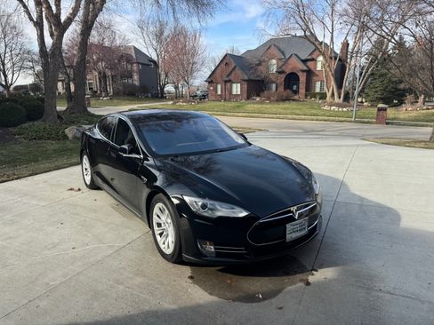 Used 2015 Tesla Model S P90D image 10