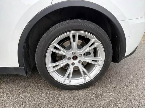 Used 2021 Tesla Model Y Long Range AWD/4WD image 9