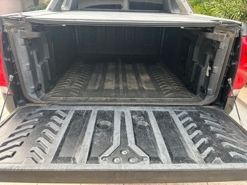 Used 2005 Chevrolet Avalanche Z71 w/ Preferred Equipment Group image 8