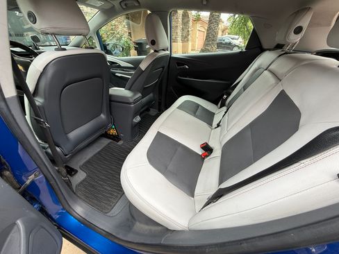 Used 2019 Chevrolet Bolt Premier w/ Infotainment Package FWD image 6