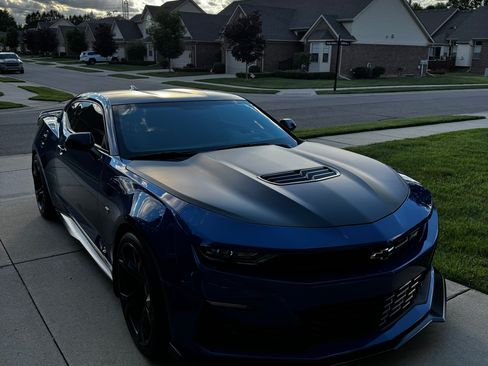 Used 2021 Chevrolet Camaro SS RWD image 1
