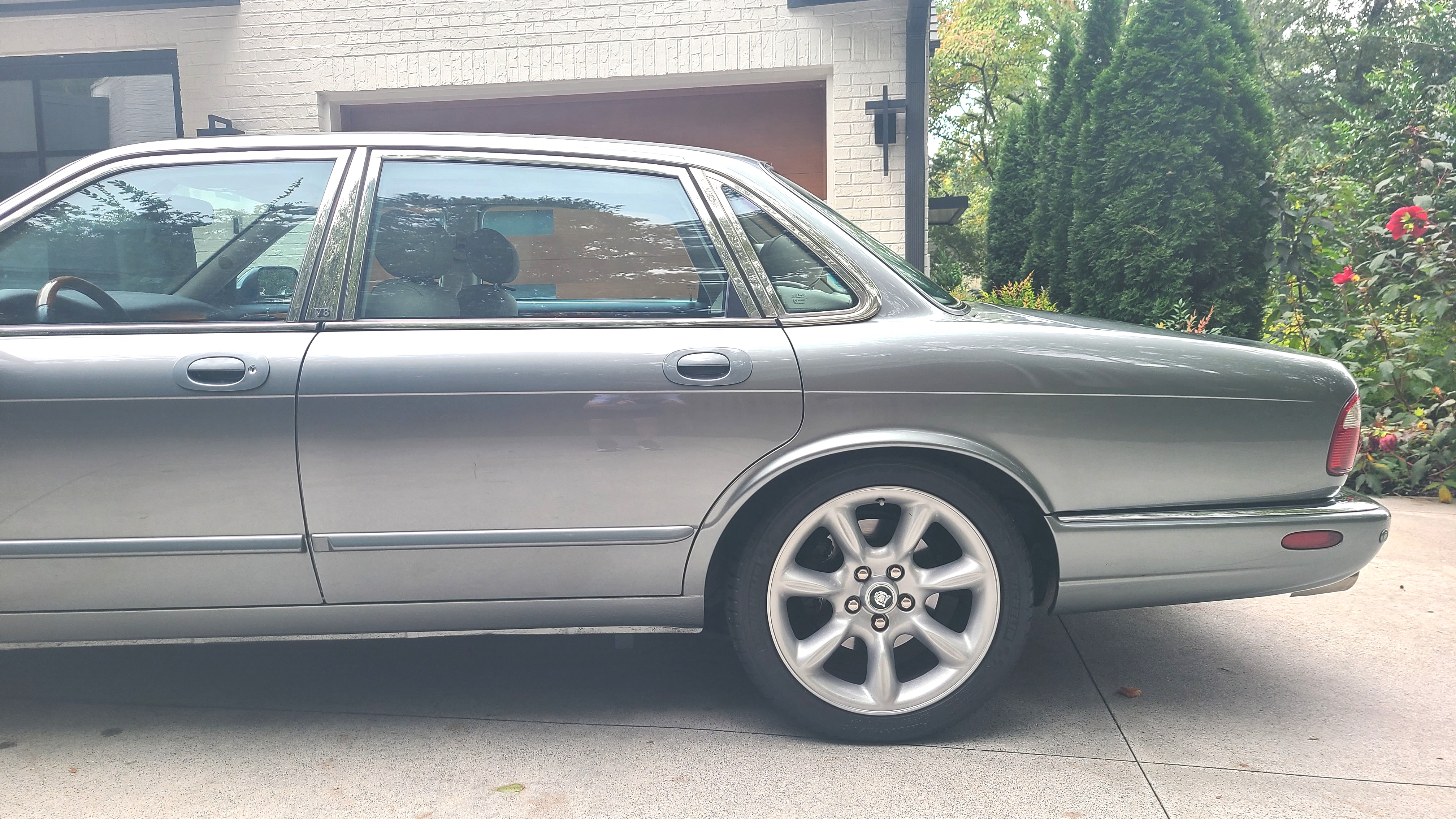Used 2003 Jaguar XJ8 RWD image 12