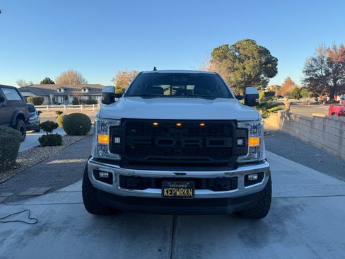 Used 2019 Ford F250 Lariat w/ Lariat Value Package image 4