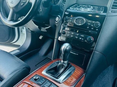 Used 2014 INFINITI QX70 AWD w/ Sport Technology Package image 11