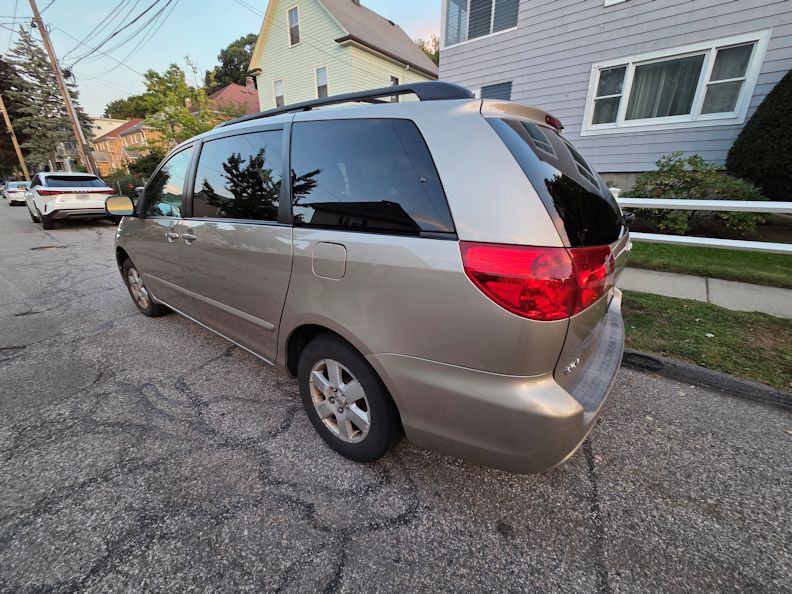 Used 2006 Toyota Sienna LE w/ LE Pkg 4 FWD image 25