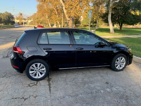 Used 2020 Volkswagen Golf 4-Door image 6