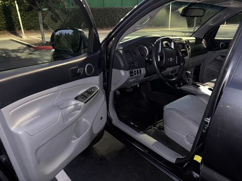 Used 2013 Toyota Tacoma PreRunner image 2