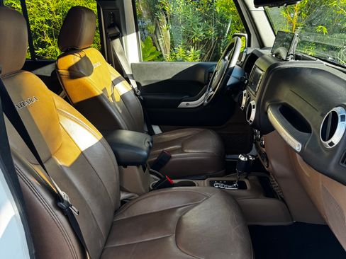 Used 2017 Jeep Wrangler Unlimited Sahara w/ Connectivity Group image 12